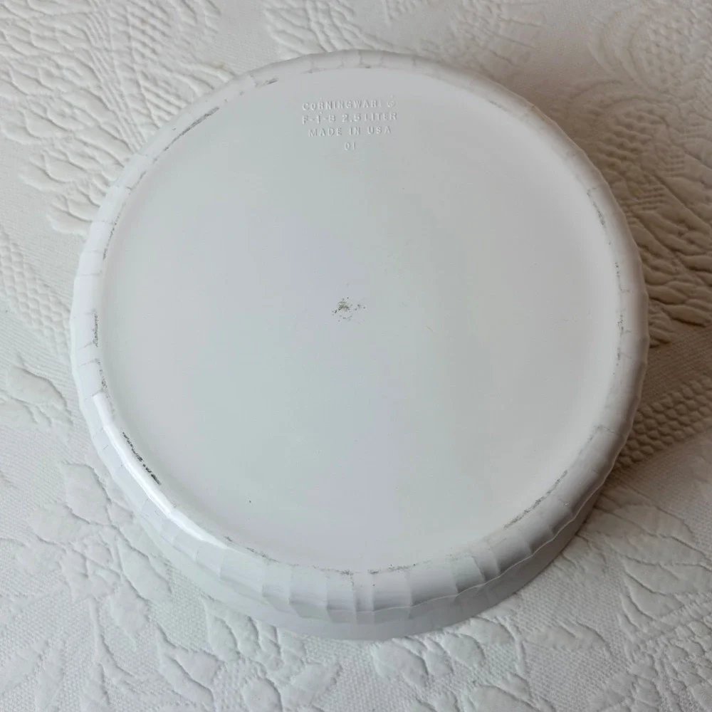 CorningWare French White F-1-B 2.5 Liter Round Casserole Dish Made in USA